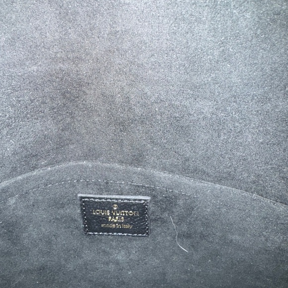 Louis Vuitton crossbody bag - Picture 2 of 11